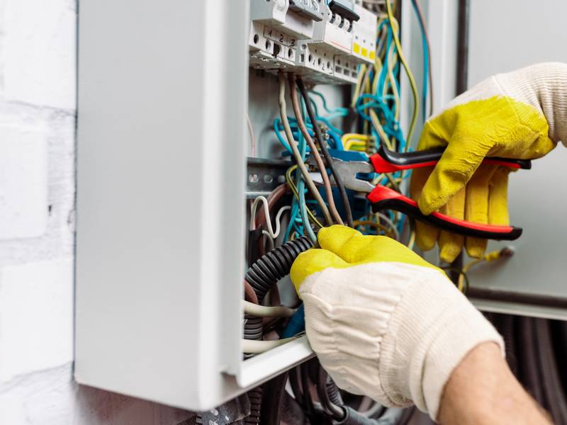 What Does A Commercial Electrician Do?