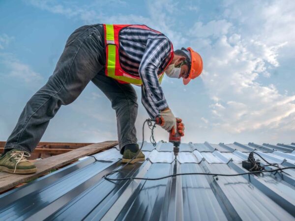 Home 10 What Materials Maximize Efficiency for Commercial Roofing?