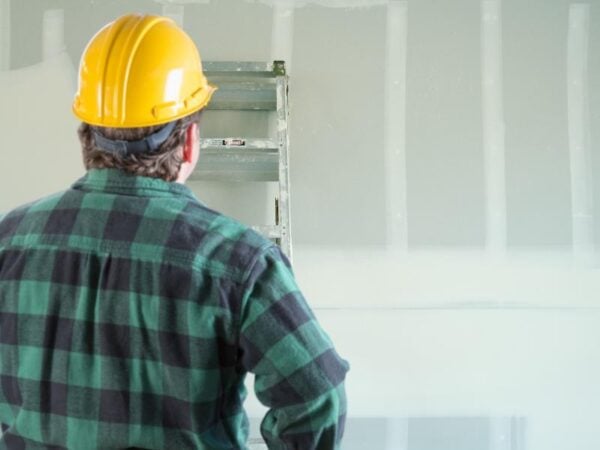 How Does Choosing a Local General Contractor Ensure a Smoother Build?